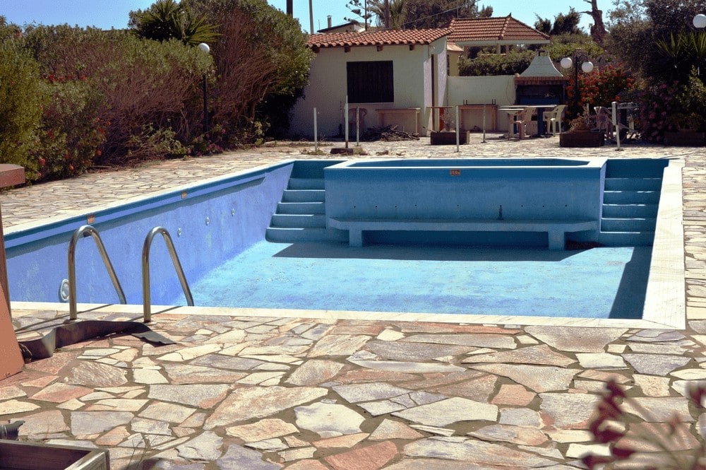 Daños estructurales por descuidar tu piscina